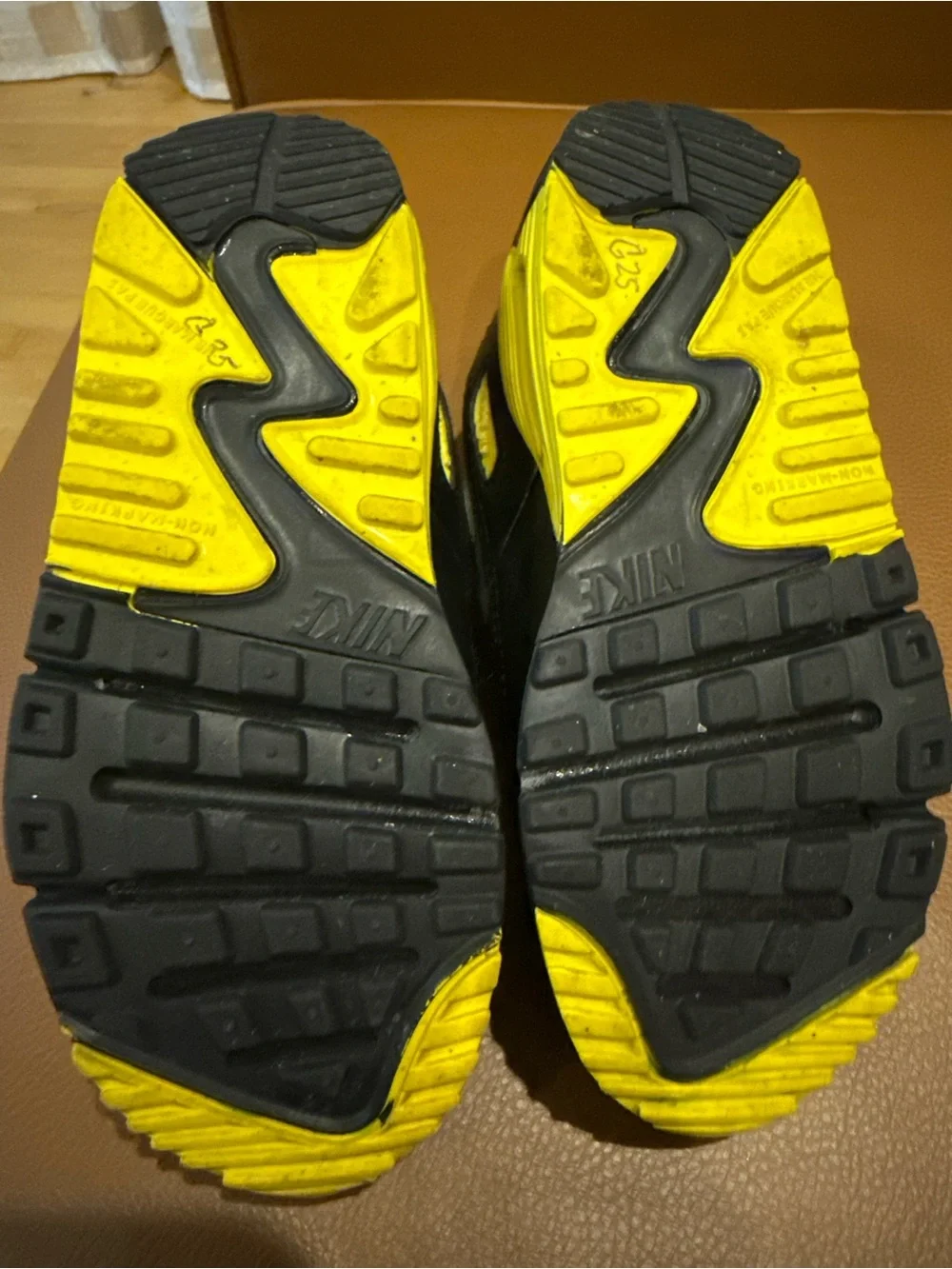 Nike Air Max 90 kids Smoke Grey/Yellow Athletic Sneakers NWOT 11.5
